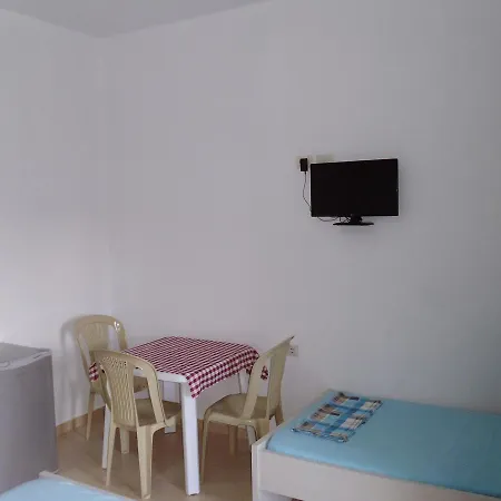 Πανσιόν Vila Shahin Ahmeti 3*