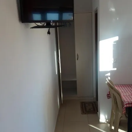 Πανσιόν Vila Shahin Ahmeti Εξαμίλιο