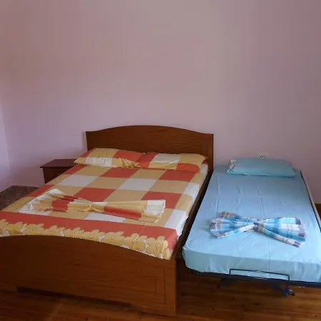 Πανσιόν Vila Shahin Ahmeti Εξαμίλιο