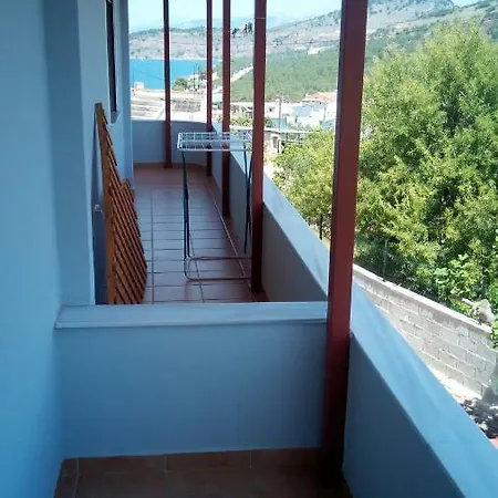 Πανσιόν Vila Shahin Ahmeti